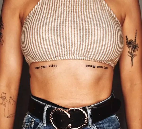 50 tatouages étonnants pour femmes, dignes d'un dur à cuire 14 Trust your vibes quote tattoos by @matt.vesta