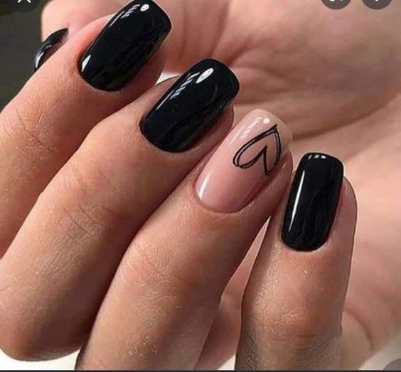 14 idées top pour sublimer tes ongles avec du vernis noir 9