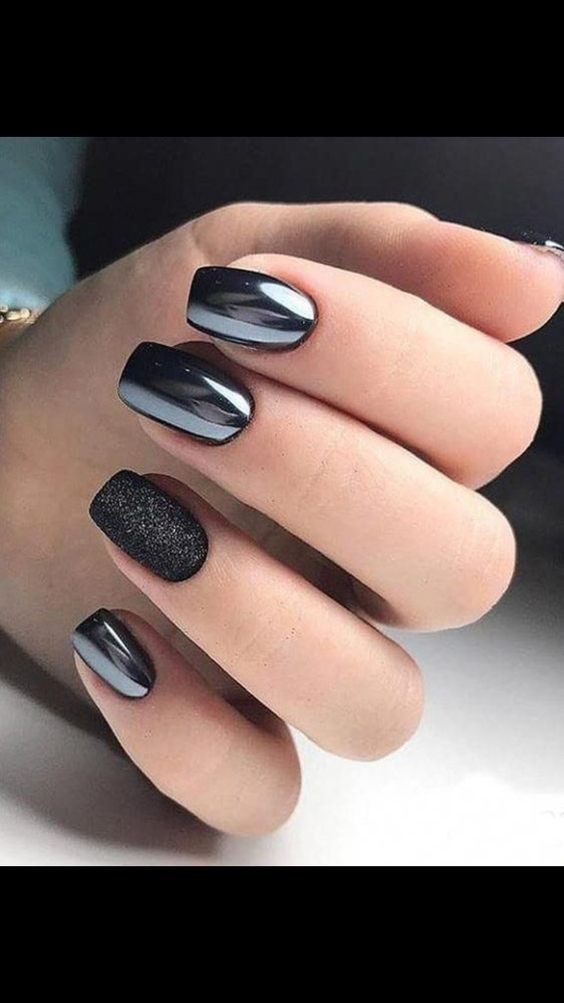 14 idées top pour sublimer tes ongles avec du vernis noir 18