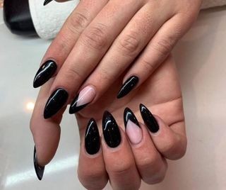 14 idées top pour sublimer tes ongles avec du vernis noir 10