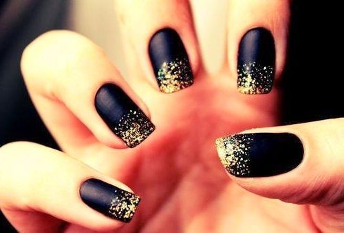 14 idées top pour sublimer tes ongles avec du vernis noir 13