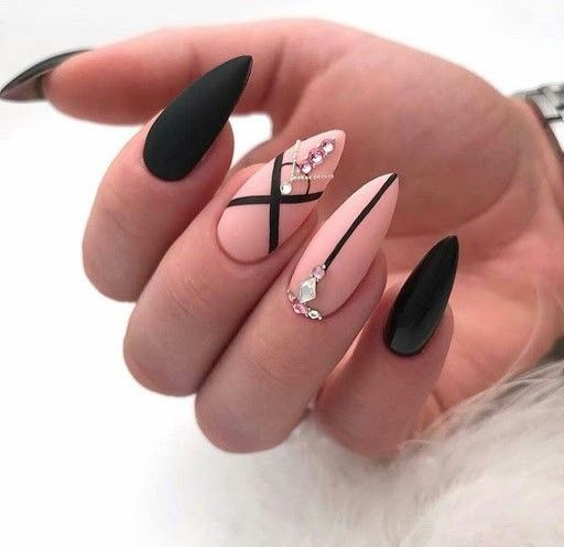 14 idées top pour sublimer tes ongles avec du vernis noir 14