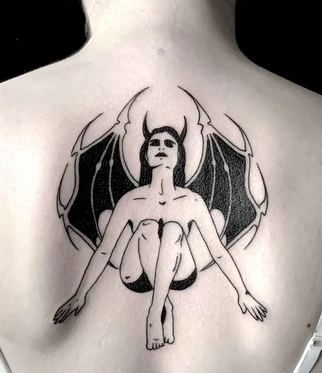 50 tatouages étonnants pour femmes, dignes d'un dur à cuire 17 The angel from hell _ badass tattoo for women by @johnnygloom
