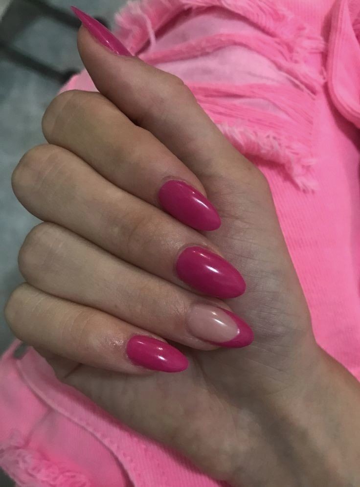 17 idées pour des ongles roses Barbie 17