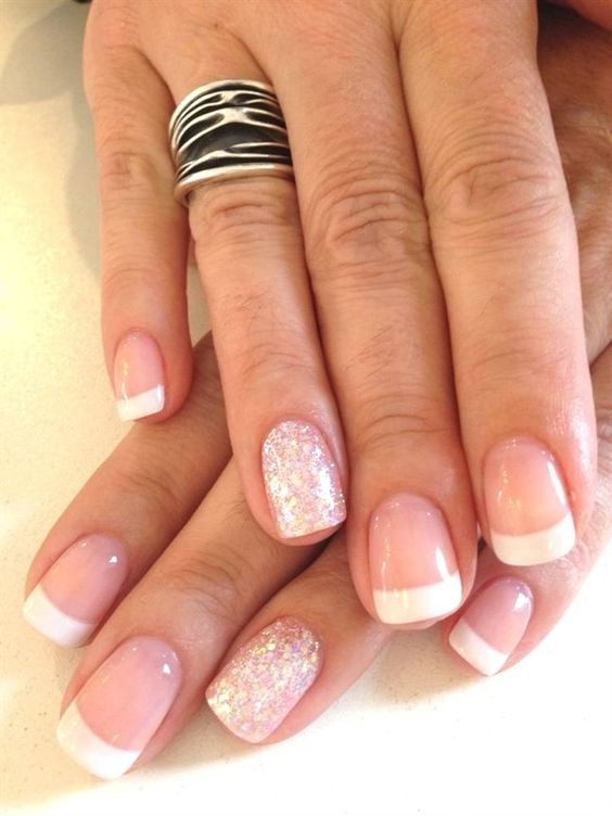 17 top idées d'ongles paillettes pour une manucure chic qui va te faire briller de mille feux 13