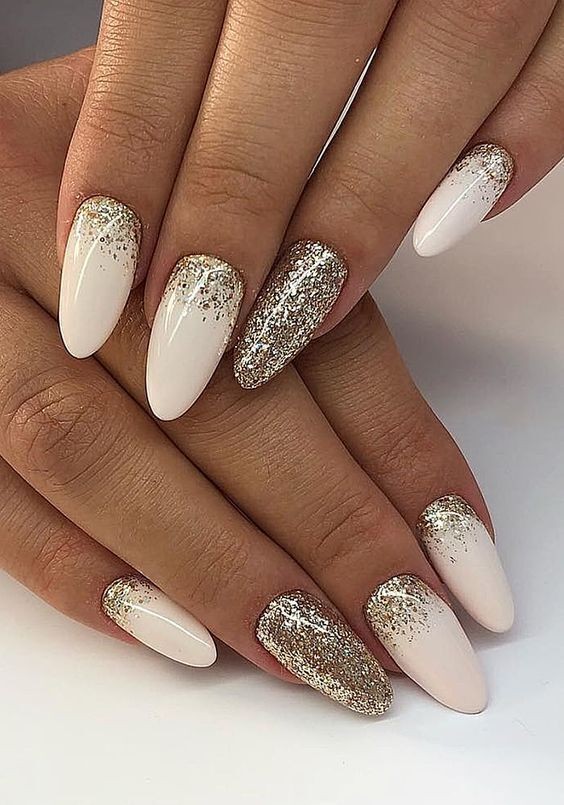 17 top idées d'ongles paillettes pour une manucure chic qui va te faire briller de mille feux 7