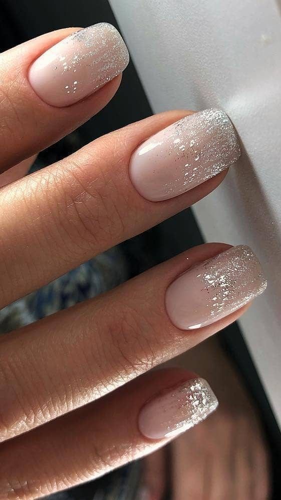 17 top idées d'ongles paillettes pour une manucure chic qui va te faire briller de mille feux 10