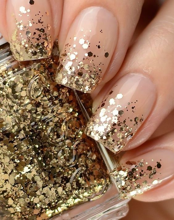 17 top idées d'ongles paillettes pour une manucure chic qui va te faire briller de mille feux 1