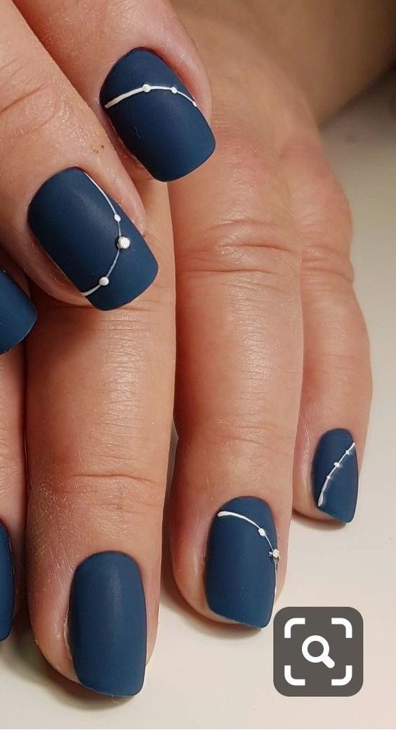 18 top idées de vernis à ongles bleu qui vont te faire craquer à coup sûr 15