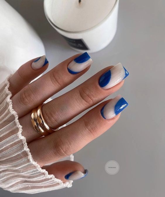 18 top idées de vernis à ongles bleu qui vont te faire craquer à coup sûr 16