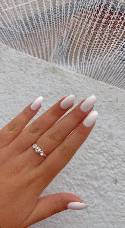 19 Top idées de vernis à ongles blancs style Milky Nails 8