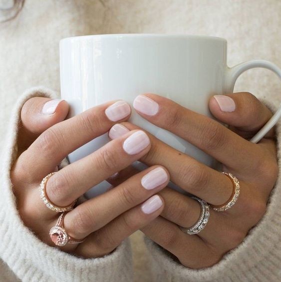 19 Top idées de vernis à ongles blancs style Milky Nails 10