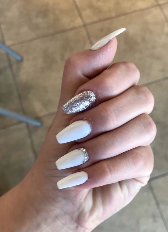 19 Top idées de vernis à ongles blancs style Milky Nails 13