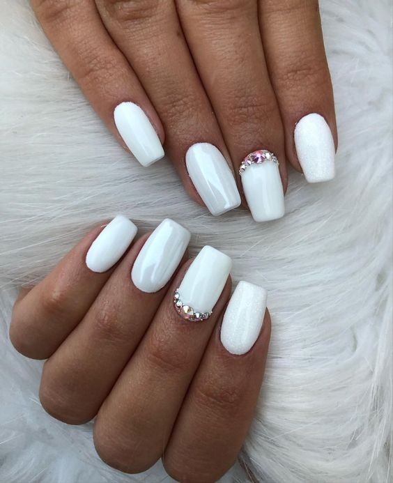 19 Top idées de vernis à ongles blancs style Milky Nails 14