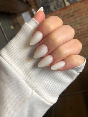 19 Top idées de vernis à ongles blancs style Milky Nails 16