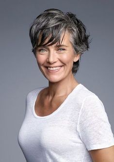 20 Coupes courtes pour femme de 50 ans aux cheveux fins 16 20 Coupes courtes pour femme de 50 ans aux cheveux fins 16