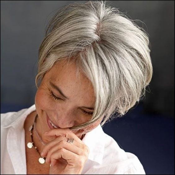 20 Coupes courtes pour femme de 50 ans aux cheveux fins 18 20 Coupes courtes pour femme de 50 ans aux cheveux fins 18