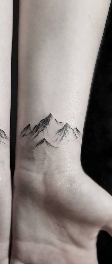 20 Superbes idées de tatouages montagne 11