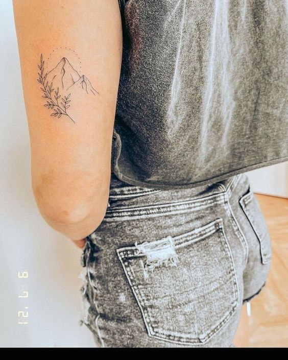 20 Superbes idées de tatouages montagne 10
