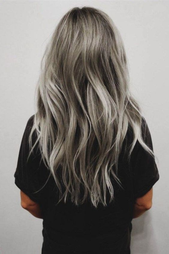 23 Balayages sur cheveux blancs qui rendent une femme irrésistible 4