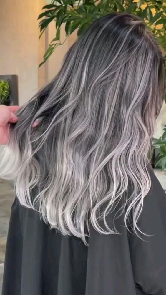 23 Balayages sur cheveux blancs qui rendent une femme irrésistible 16