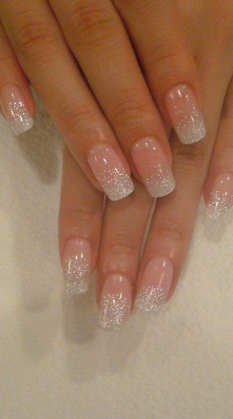 23 Idées pour Sublimer vos Ongles le Jour de votre Mariage 7 23 Idées pour Sublimer vos Ongles le Jour de votre Mariage 7