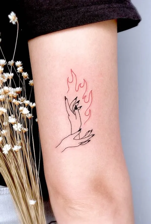 50 tatouages étonnants pour femmes, dignes d'un dur à cuire 25 Light it up by @ladnie.ink- Stunning Badass Tattoos For Women
