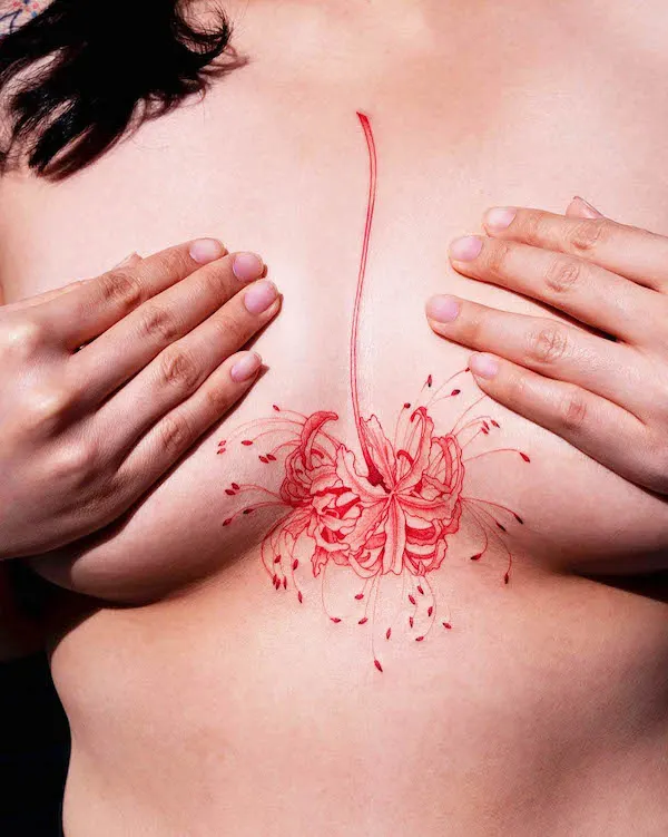 50 tatouages étonnants pour femmes, dignes d'un dur à cuire 29 Intricate Lily flower tattoo between the boobs by @oozy_tattoo