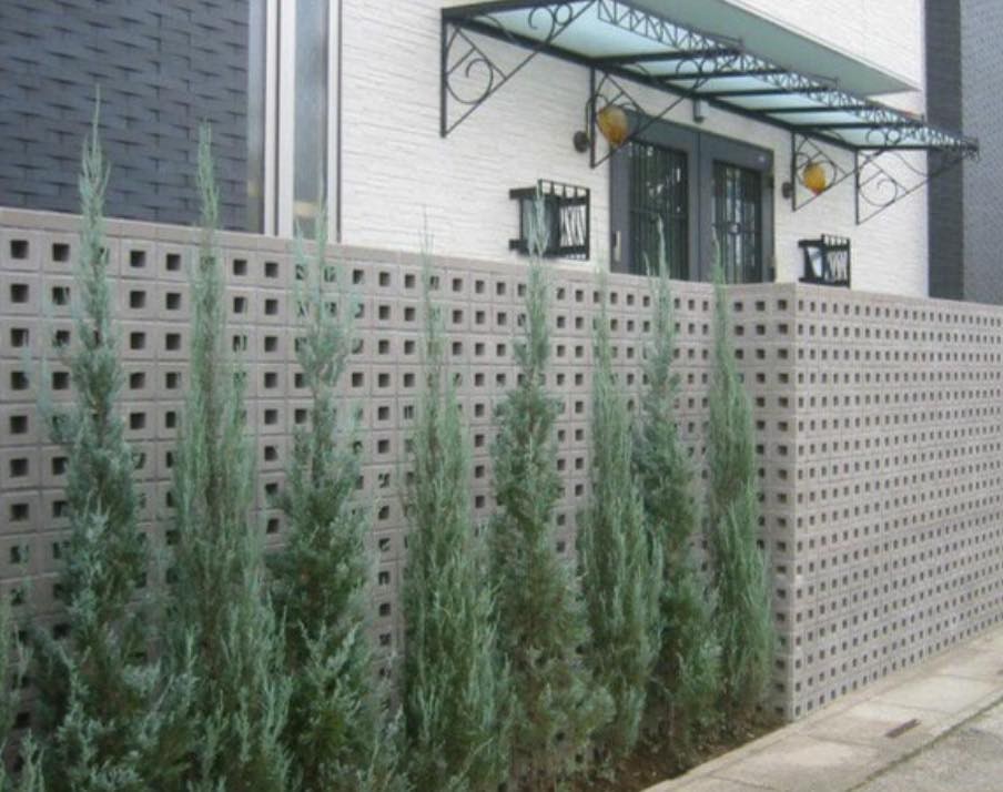 35 Clôtures décorées de petits jardins qui apportent de la vitalité à votre maison 13 35 Clôtures décorées de petits jardins qui apportent de la vitalité à votre maison 13