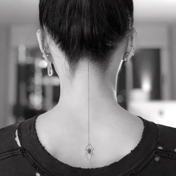 50 tatouages étonnants pour femmes, dignes d'un dur à cuire 42 A spider nape tattoo by @mr.k_tattoo