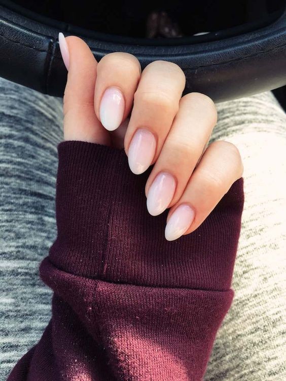 42 top idées d'ongles en amande courts 18