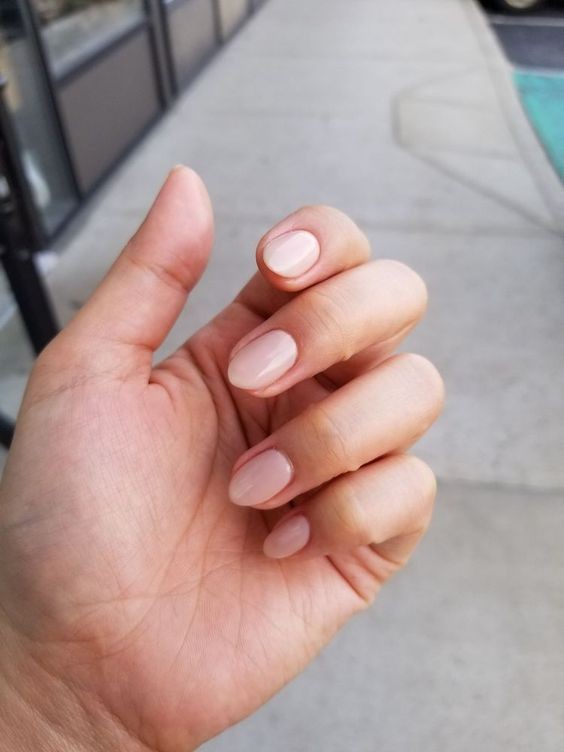 42 top idées d'ongles en amande courts 21