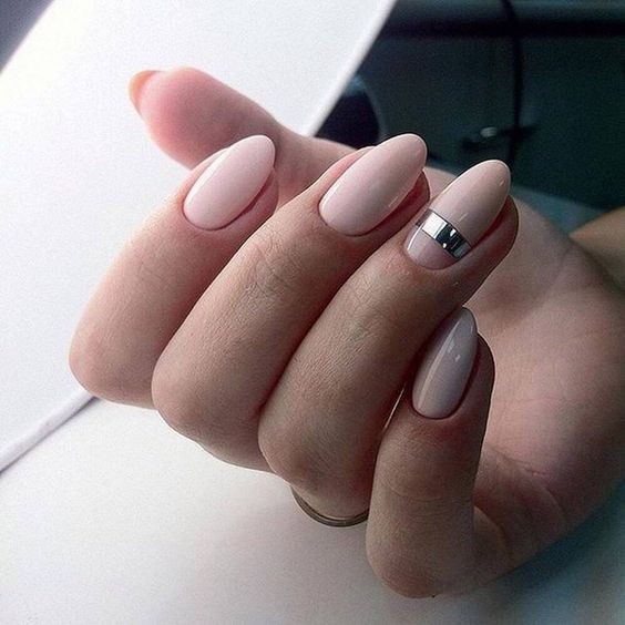 42 top idées d'ongles en amande courts 30