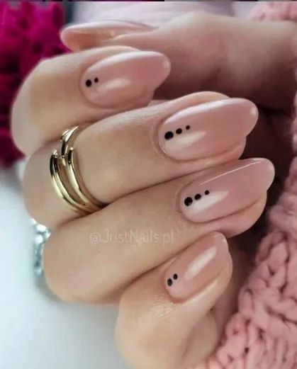 42 top idées d'ongles en amande courts 35