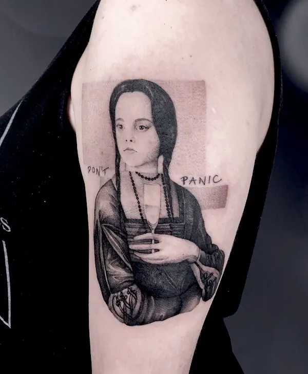 50 tatouages étonnants pour femmes, dignes d'un dur à cuire 50 Wednesday Addams sleeve tattoo by @zszywka_tattooing