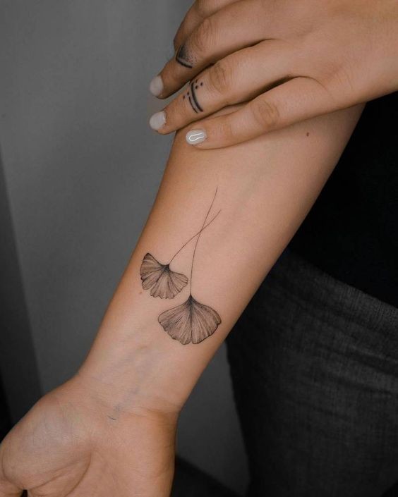 54 top idées de tatouages minimalistes pour femme 14