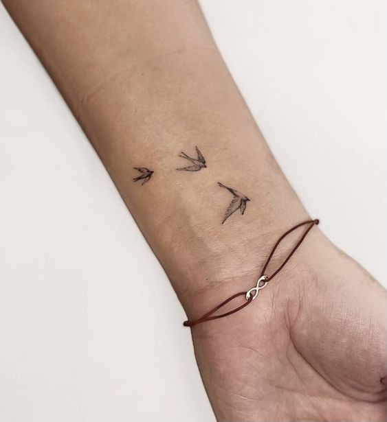 54 top idées de tatouages minimalistes pour femme 15