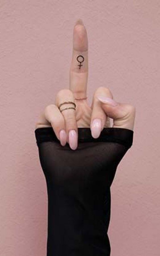 54 top idées de tatouages minimalistes pour femme 28