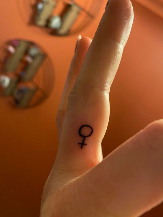 54 top idées de tatouages minimalistes pour femme 29