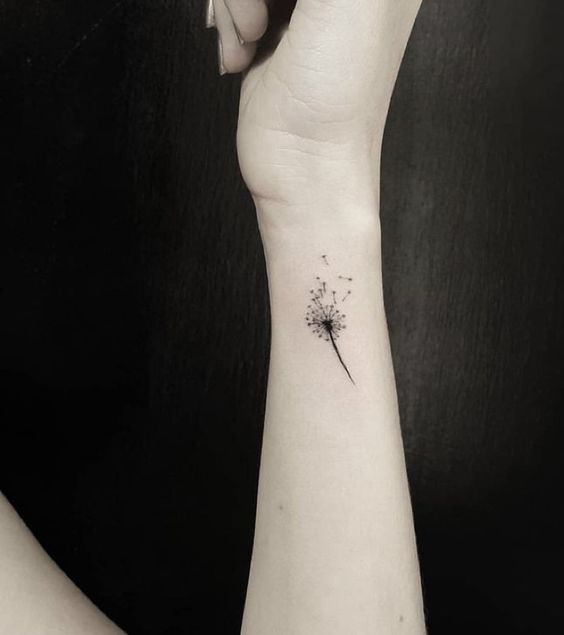 54 top idées de tatouages minimalistes pour femme 5