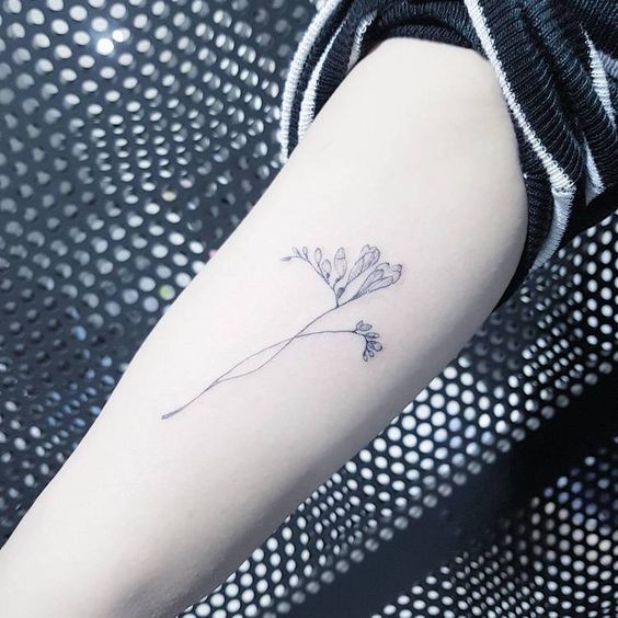 54 top idées de tatouages minimalistes pour femme 11