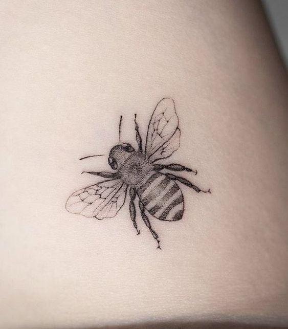 9 Top idées de Tatouages Abeille 4 9 Top idées de Tatouages Abeille 4