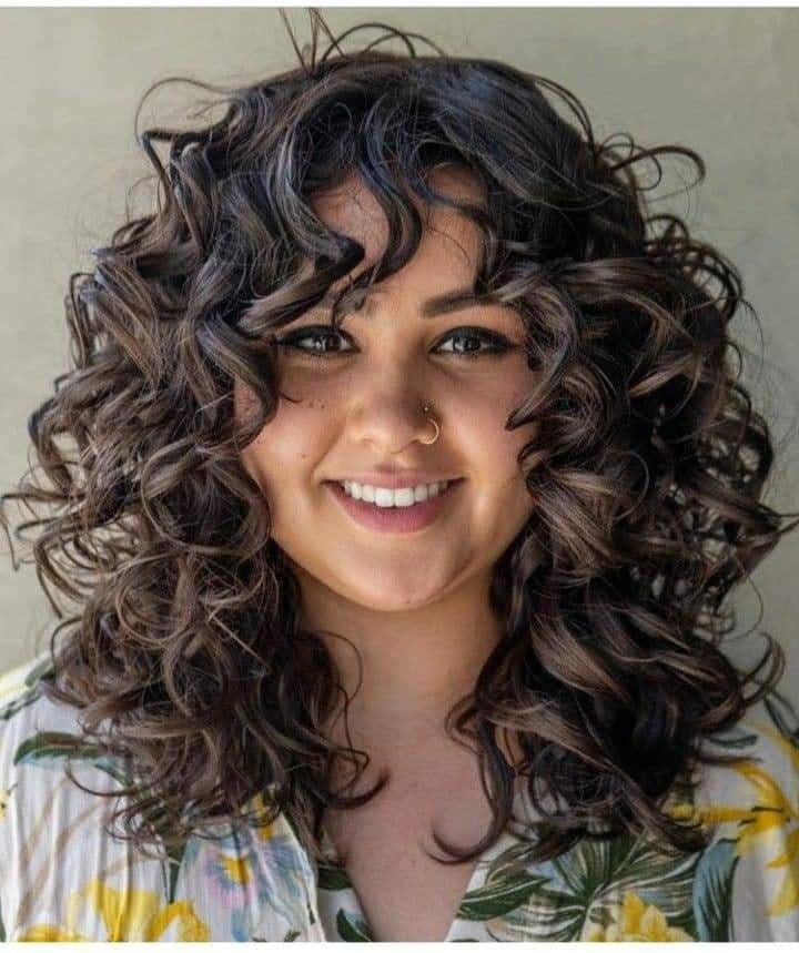 Cheveux bouclés : 30 Coupes tendances 2023 30 Cheveux bouclés : 30 Coupes tendances 2023 30