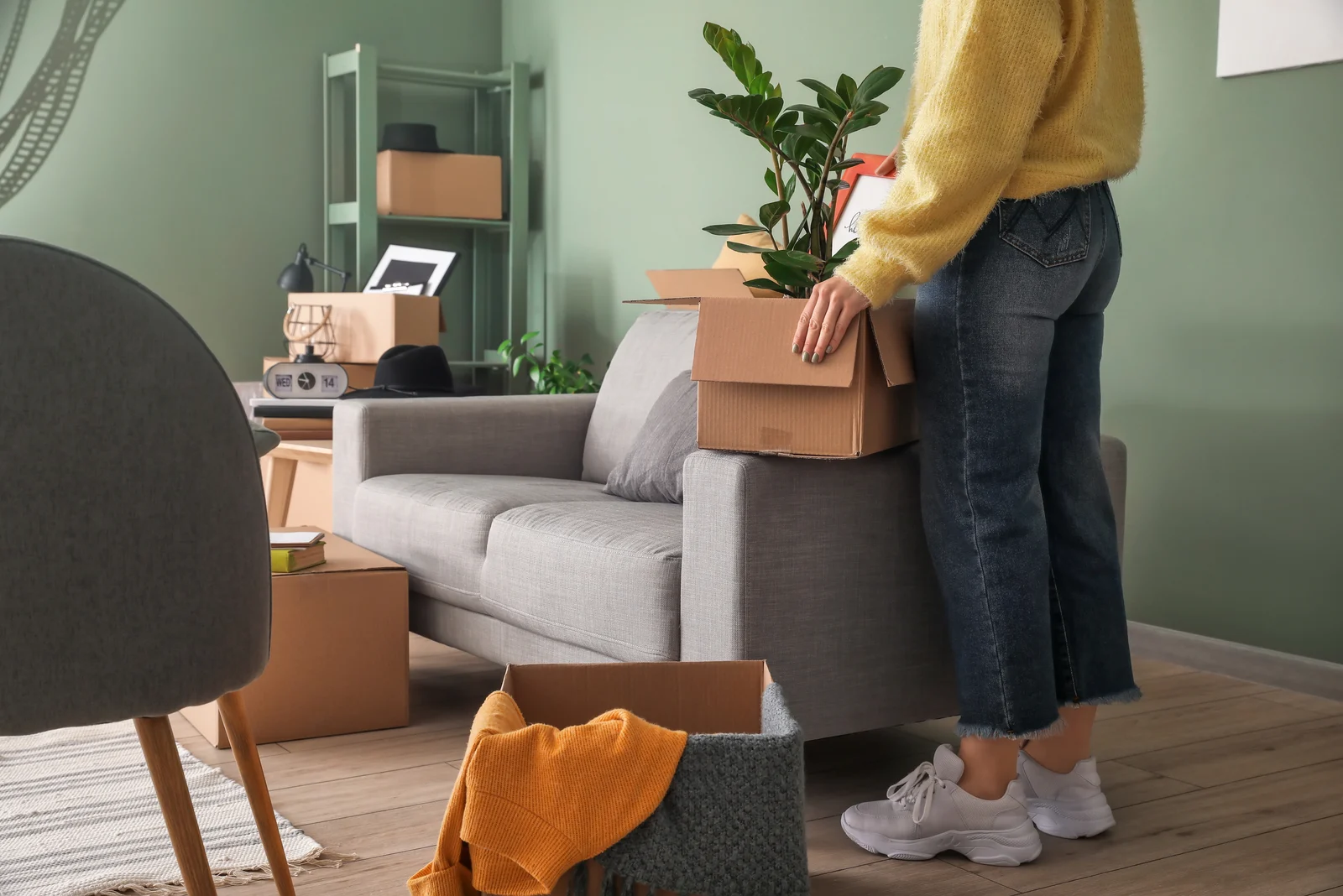 Comment récupérer son ex en 13 étapes (et les conserver) 6 the woman packs things
