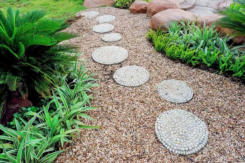 61 idées de jardins super cool dans l'arrière-cour 7 Circular Stone Path