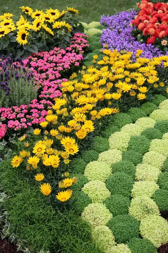 61 idées de jardins super cool dans l'arrière-cour 18 filled out garden