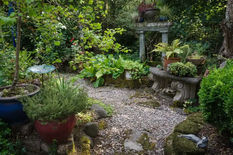 61 idées de jardins super cool dans l'arrière-cour 46 Mossy Stone Structures