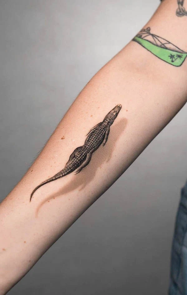 75 superbes tatouages de bras pour femmes avec signification 4 Crocodile arm tattoo by @tatu_panda