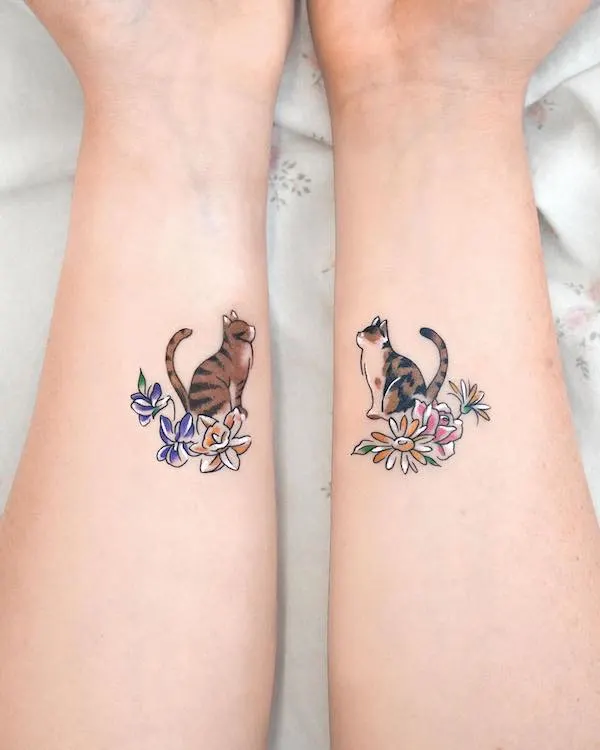 75 superbes tatouages de bras pour femmes avec signification 10 Matching forearm tattoos for cat lovers by @eden_tattoo