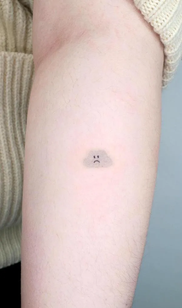 75 superbes tatouages de bras pour femmes avec signification 15 Small cloud on the forearm by @keenetattoo